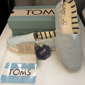 NWT IN BOX TOMS women’s size 7